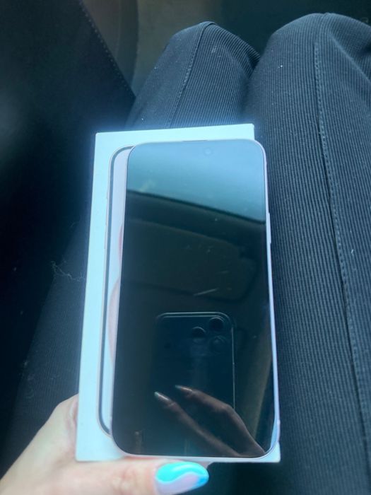 Telefon IPhone 15 plus, roz