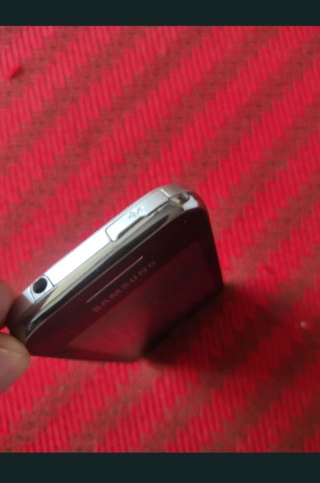 Telefon Samsung cu touchscreen și camera video. 
Mic robust și foarte practic.
Vindem aceste telefoane la prețul celor de piese de schimb.