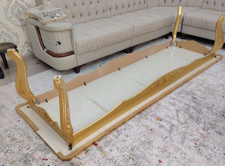 Стол большой, журнальный