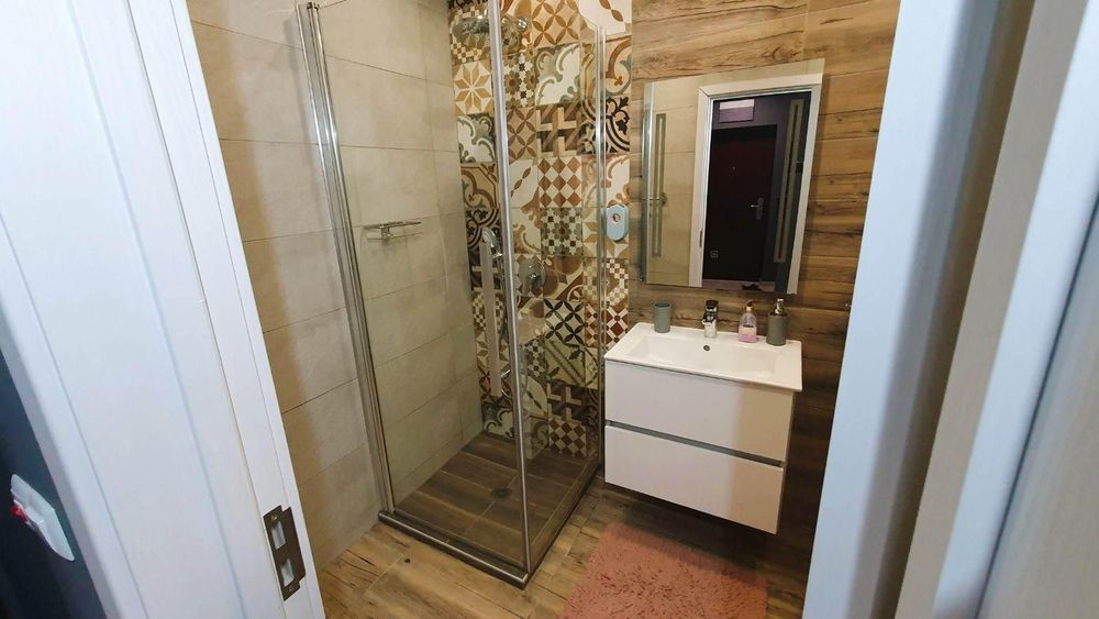 Дава се под наем Тристаен апартамент в Варна, Център - 90 кв.м за 1600 € - Снимка #10