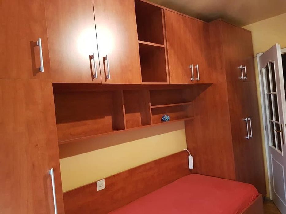 Apartament etaj1- 3 camere 2 bai de vanzare