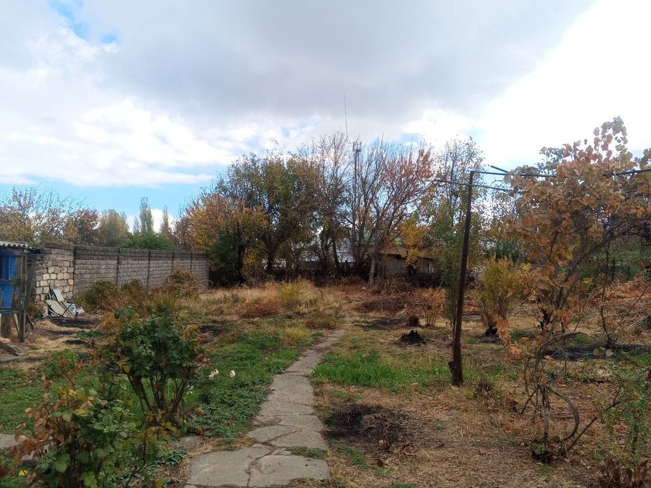 Продаётся дом с большим участком в посёлке Таваксай