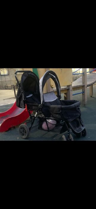 Коляска двухяростная