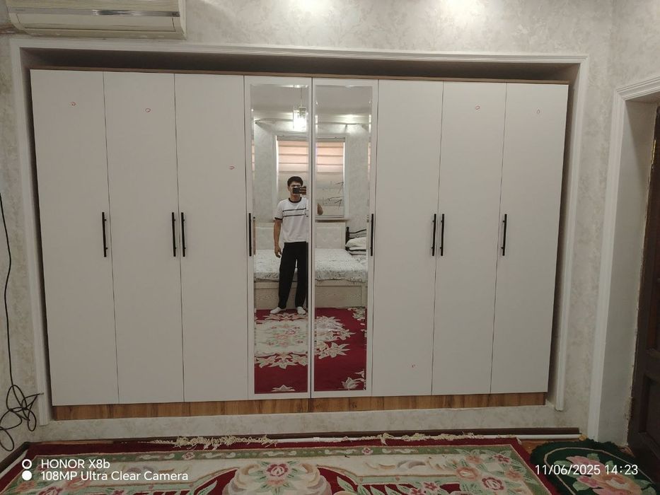 Shkaf sotiladi dastafka ustanovka bepul. Metri 990 mindan