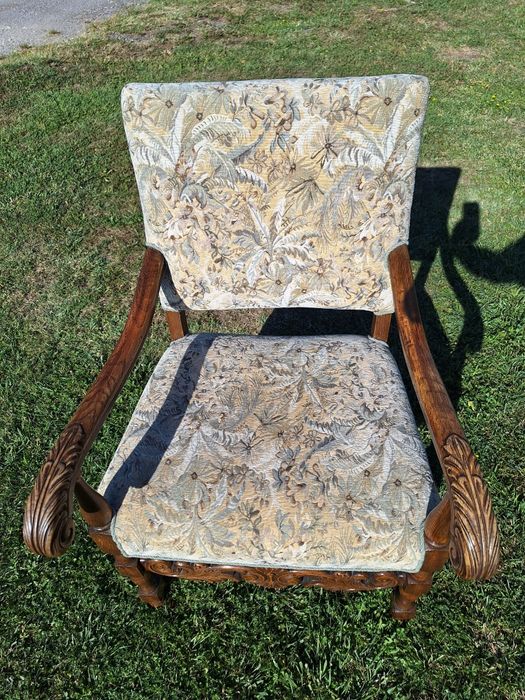 Винтидж кресло,  стол с богата дърворезба