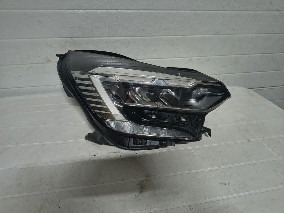 Far dreapta full led captur 2 260104095r