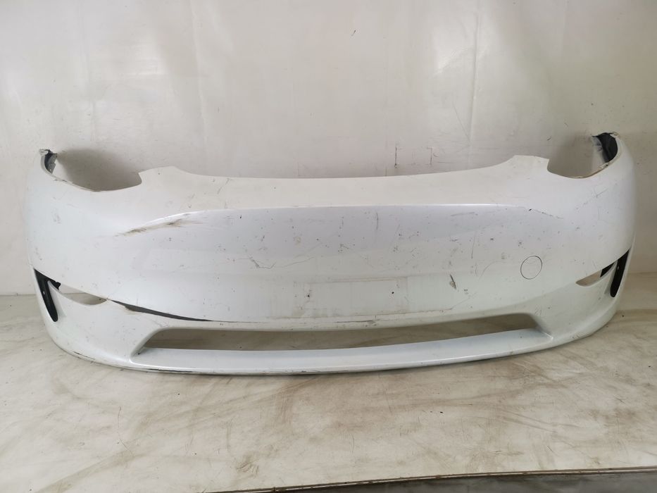 Предна броня Тесла / Tesla Model Y със сензори, оригинална, в добро съ