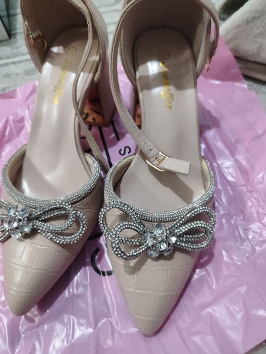 Tufli basanojka sotiladi