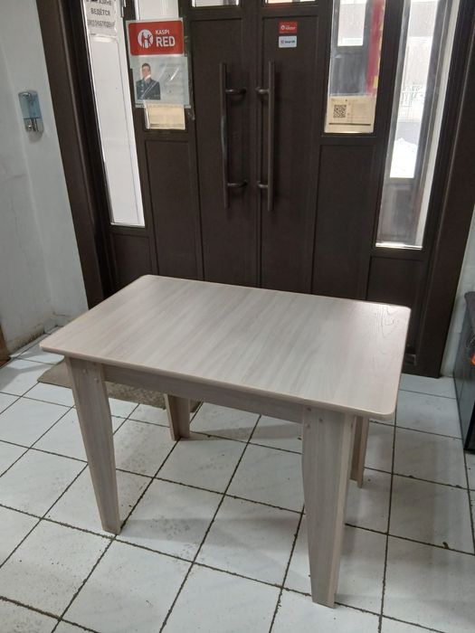 Продам кухонный стол