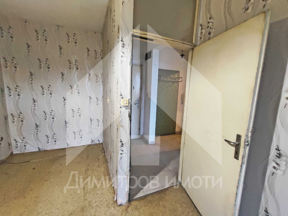 Продава се Едностаен апартамент в Нови пазар - 42 кв.м за 786 €/кв.м - Снимка #3