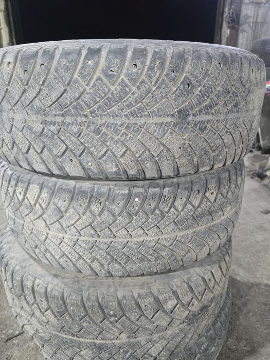 Продам зимнию резину на 16