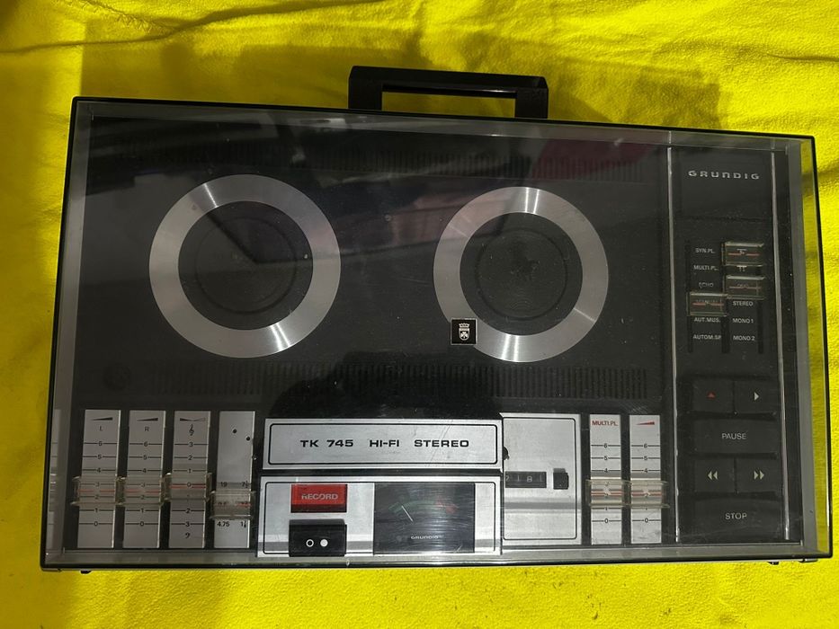 Vând magnetofon Grundig TK 745