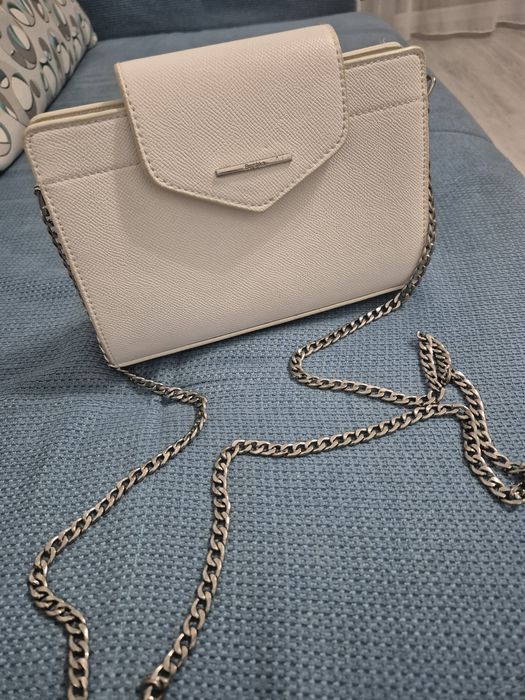 Geanta de umăr alba Bershka