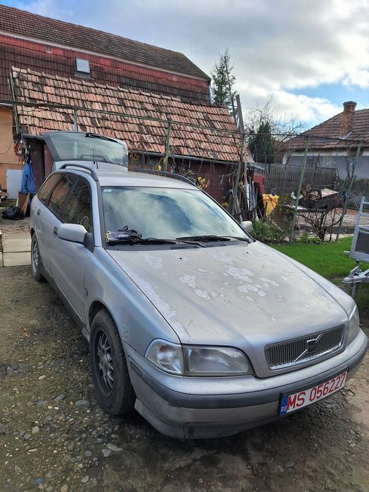 Volvo v40 an fabricatie 1998/ Benzina