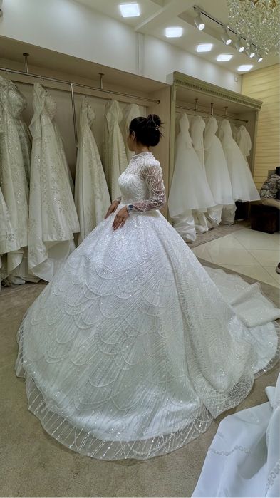 Свадебная платье со шлейфом