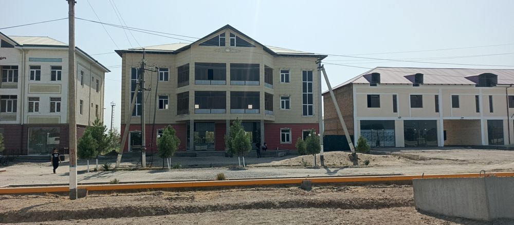 Бино квартираси ва магазини билан сотилади