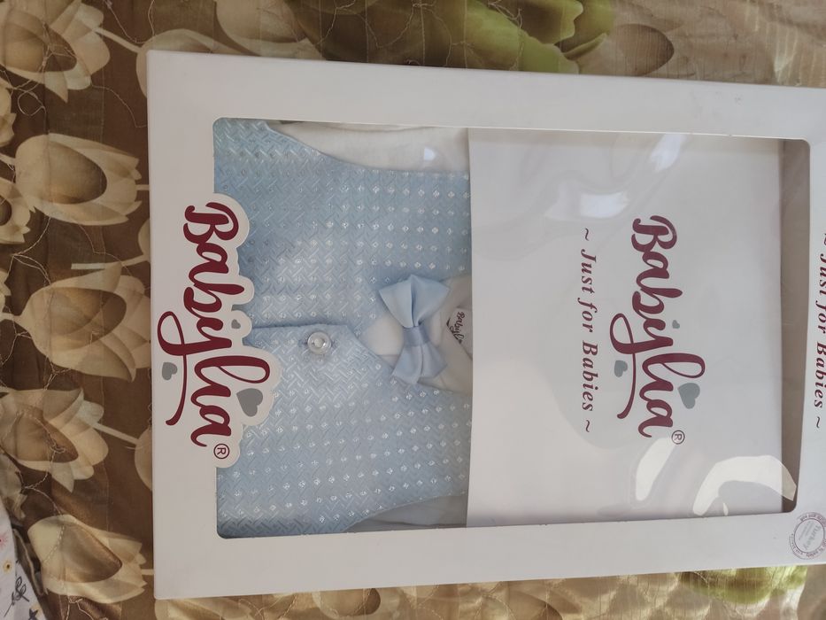 Продам костюмчик на выписку