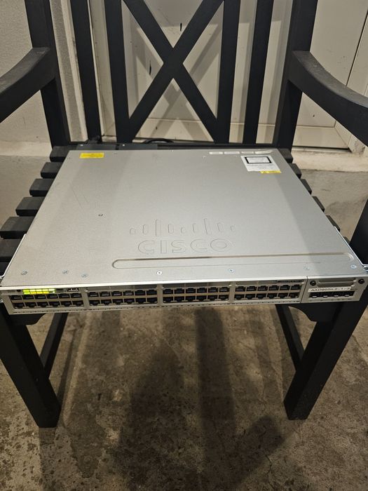 Vând switch enterprise Cisco Catalyst 3850 WS-C3850-48P,