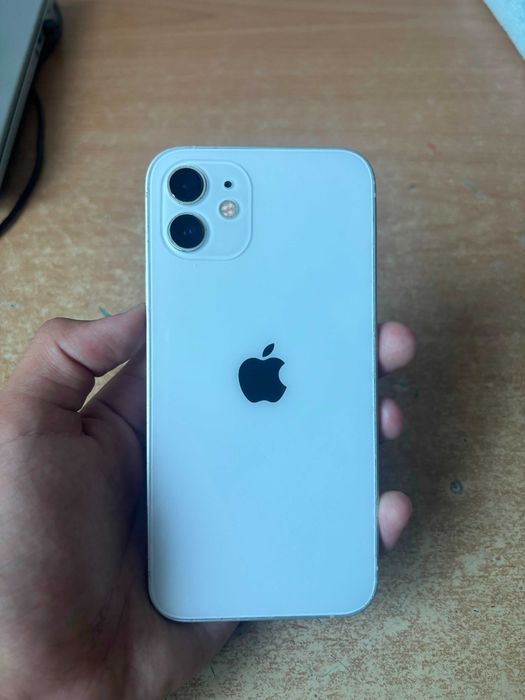 Продам айфон 12 IPhone 12