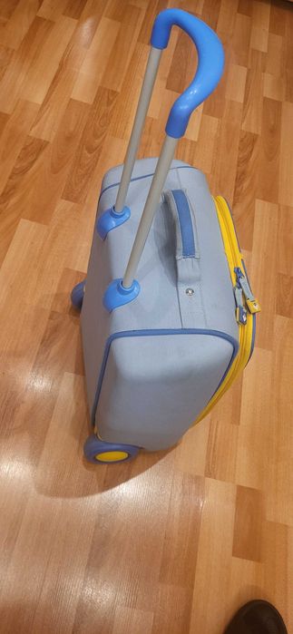 Куфар на колелаа