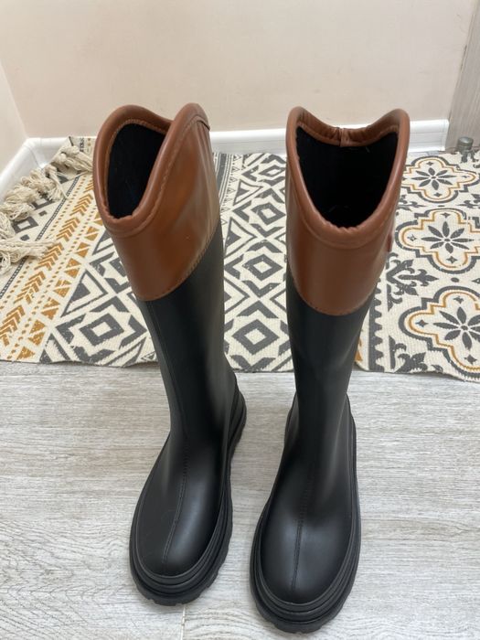 Женские резиновые сапоги модные