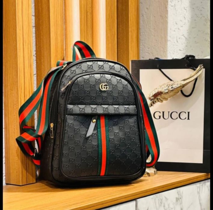 Дамски чанти и раници