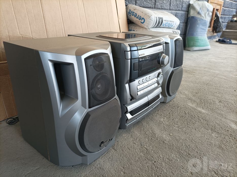 Aiwa muzikalni sentr sotiladi
