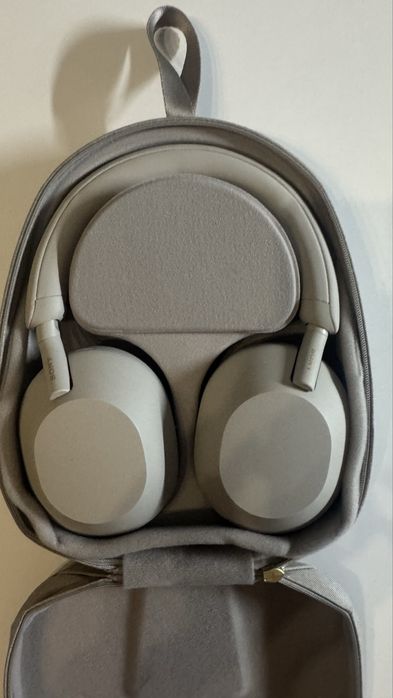 Sony WH-1000XM5 – като нови, ползвани 2-3 пъти