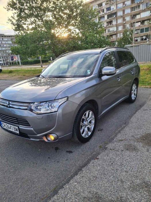 Продавам Mitsubishi OutlandeMitsubishi Outlander PHEV –
Автомобилът е изключително запазен както отвън, така и отвътре. Поддържан е