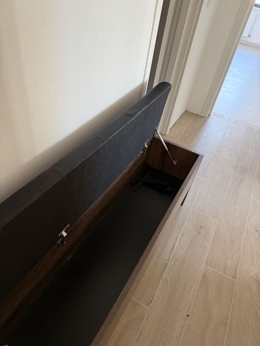 Bancă cu spațiu de depozitare