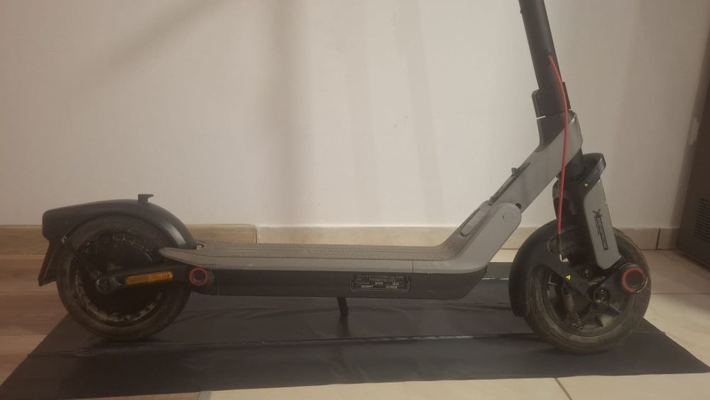 Trotineta electrica NINEBOT E3 Pro ,gri + set 3 protecții