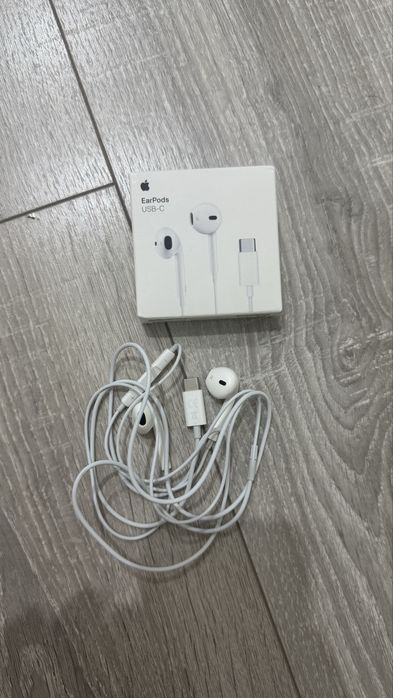 Apple earpods продам