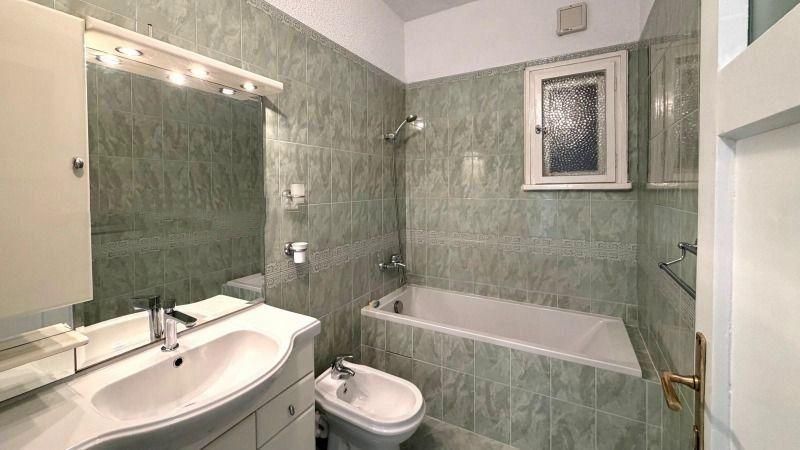 Дава се под наем Тристаен апартамент в София, Център - 116 кв.м за 1346.4 € - Снимка #3