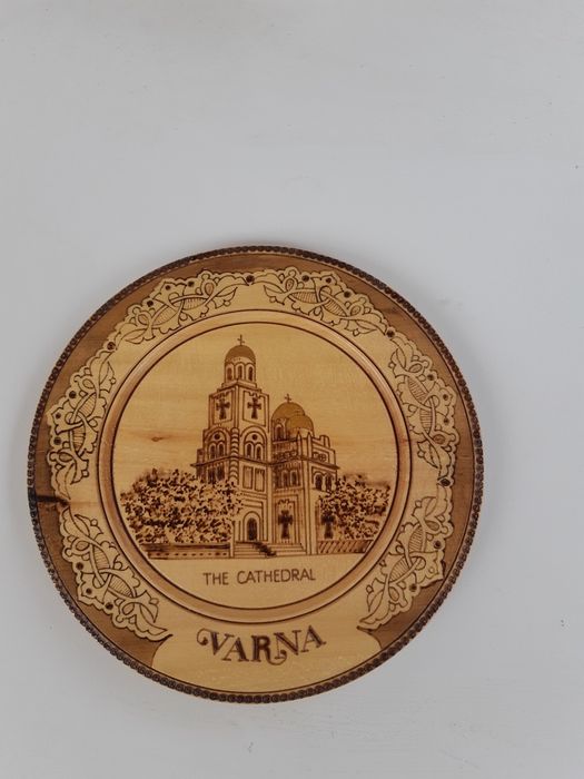 Пирографирани дървени стенни чинии