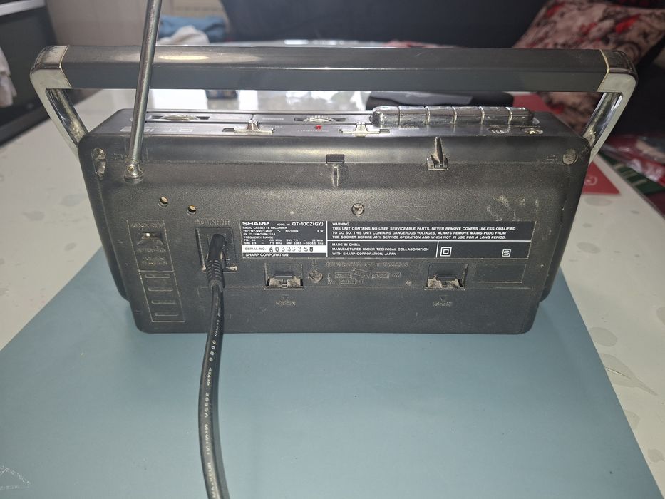 Radiocasetofon SHARP QT-100, radio 4 benzi, inclusiv Antena Satelor