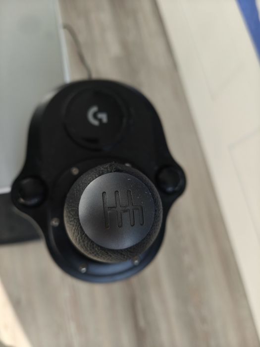 Vând volan Logitech G 29 cu schimbător