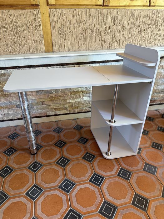 Манекурный стол для дома и салона