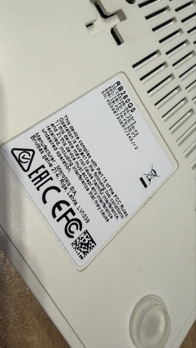 2 нови рутера Mikrotik RB260GS с оригинални адаптери