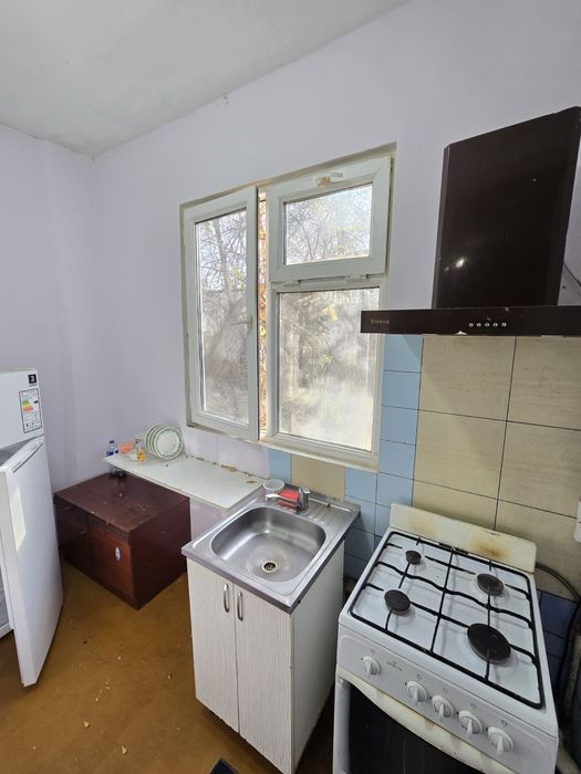 Феруза Продается квартира 1/2/4 балкон 1.5х3 ор-р: Школа 205