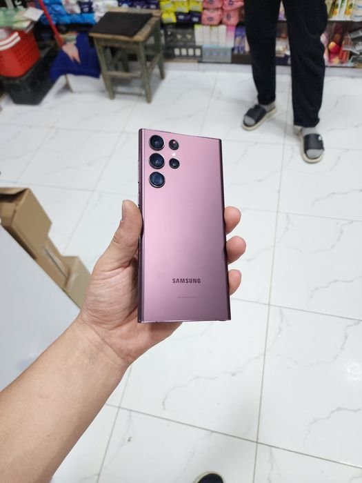 Samsung galaxy s22ultra sotiladi.