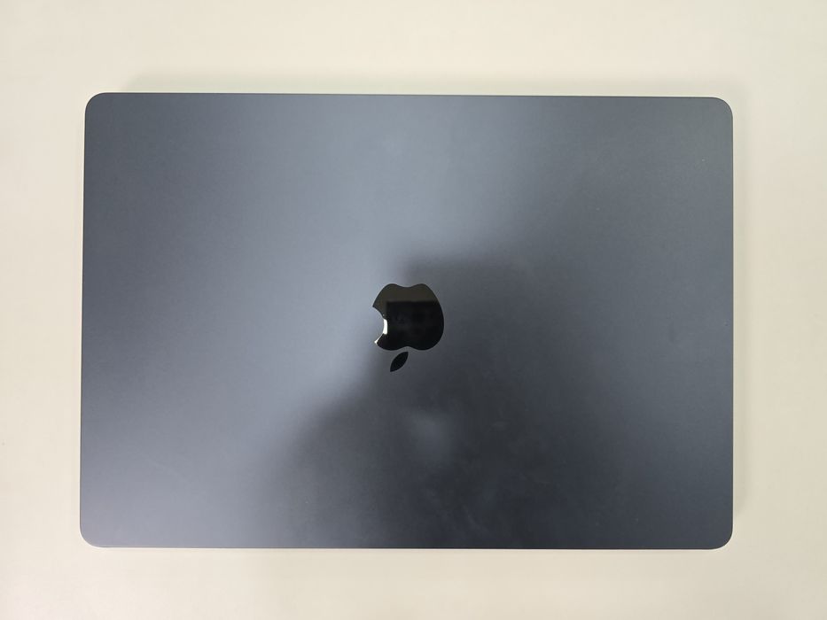 Продам MacBook Air 15" M3