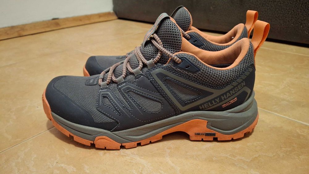 Дамски туристически обувки