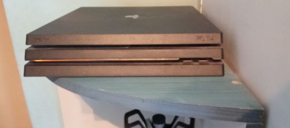 Vand consola de jocuri Ps4 Pro
