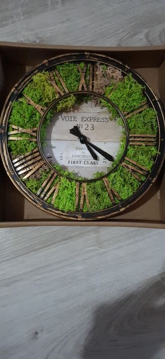 Стенен часовник със скандинавски мъх