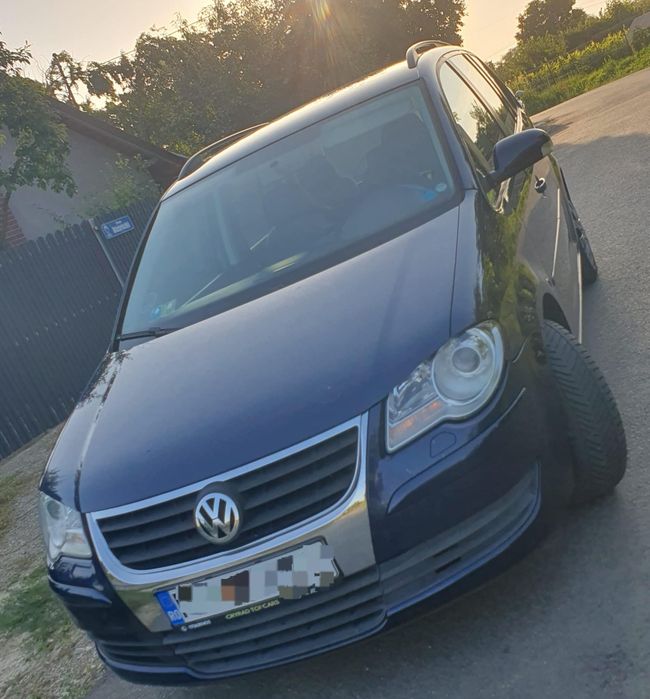Vând Volkswagen Touran