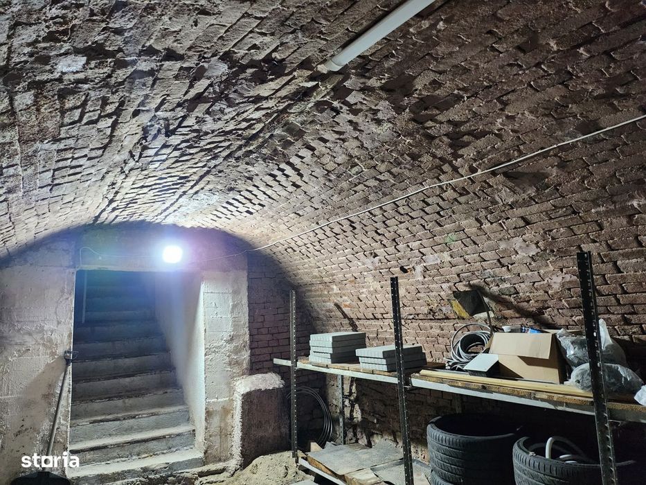 Casă rezidențială cu 9 camere, amplasare centrală