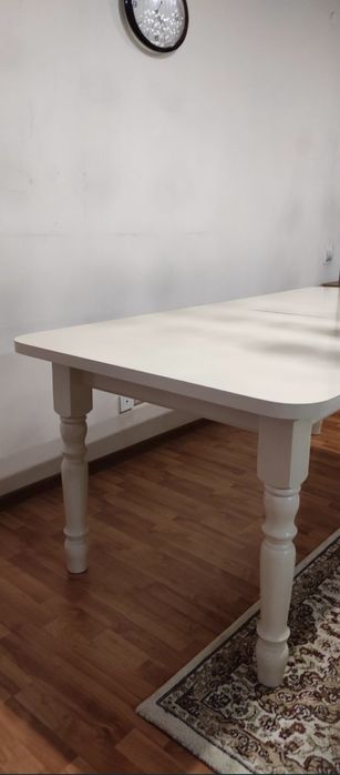 Стол для гостиной