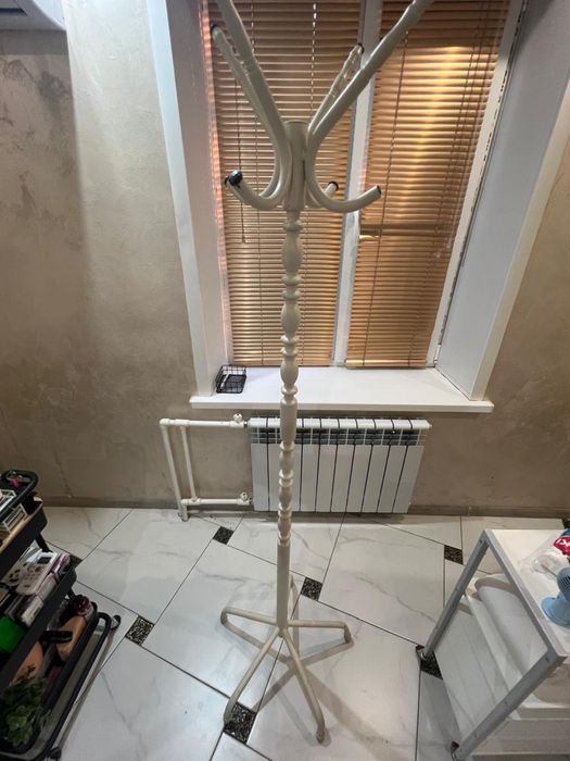 Продам б/у вешалку