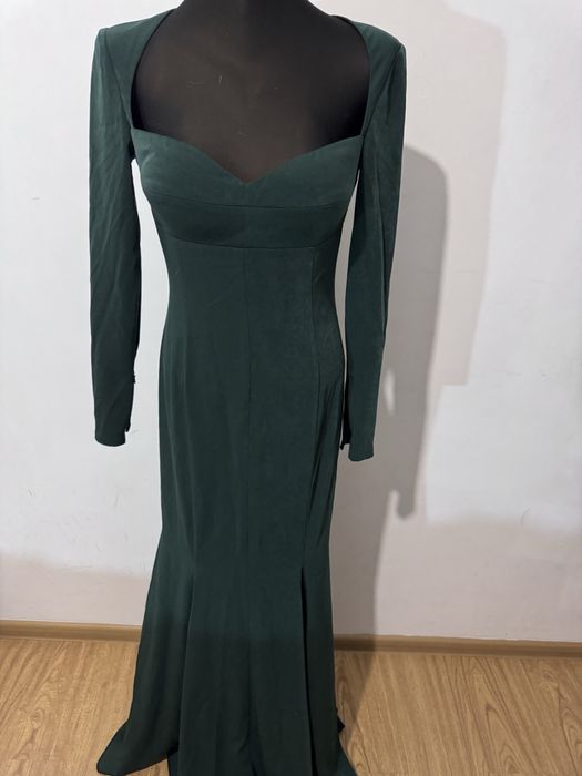Платье вечернее зеленого цвета