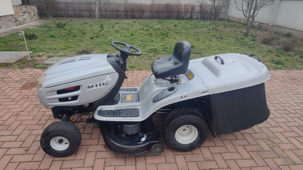 Tractoras gazon  20 cp